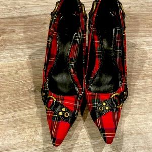 Vintage plaid size 9 dress heels with buckle detail.